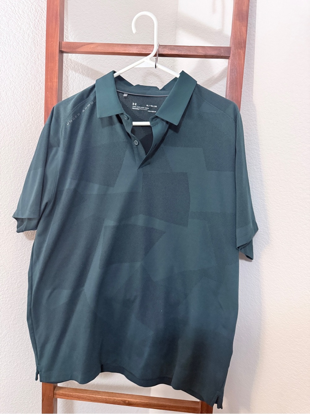 Under Armour Men's Loose Fit Heatgear Forest Green Geometric Print Athletic Polo